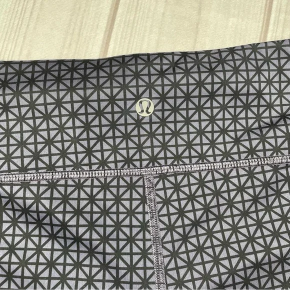 Lululemon Boogie Micro Shorts Women’s 10 Diamond Geometric Print Baddie Low Rise - Picture 7 of 12